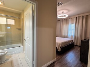 Bathroom - Bright large 3 bed 2 bath villa near Disneyland dining perfect for family stays (La Puente)