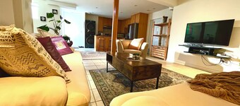 Upscale Spacious Private unit in Newmarket  Pet-Friendly + Free Parking