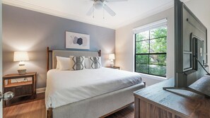 1 bedroom, desk, iron/ironing board, WiFi - Landing | Amazing 1BD, Gym (Austin)