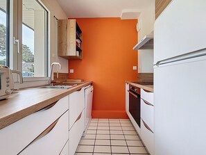 Kühlschrank, Mikrowelle, Ofen, Geschirrspüler