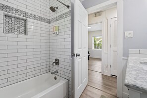 Shower, hair dryer, towels, soap - Island Retreat Located between Downtown and the Beaches (St. Augustine)