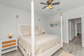 3 bedrooms, iron/ironing board, WiFi, bed sheets - New Listing Special - House w/ Pool & only 5 miles to Navarre Beach (Navarre)