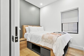 1 bedroom, WiFi, bed sheets - 1 Bedroom New Renovated - Wash/Dryer & Kitchenette -S (New York)
