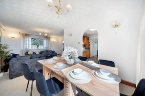 Dining - 7 Bedroom Retreat with Indoor Pool, Hot Tub & King Beds (Mildenhall)