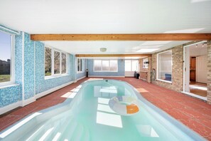 Pool - 7 Bedroom Retreat with Indoor Pool, Hot Tub & King Beds (Mildenhall)