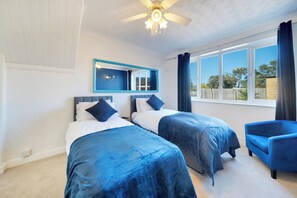 7 quartos, ferros/tábuas de passar roupa, Wi-Fi, roupa de cama