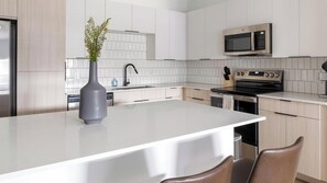Refrigerador y comedor 