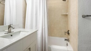 Bathroom - Landing | Beautiful 1BD, Pool, Gym (Tampa)