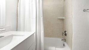 Bathroom - Landing | Incredible 1BD, Pool, Gym (Tampa)