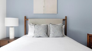 1 habitación, escritorio, tabla de planchar con plancha y wifi 