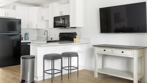 Refrigerador y comedor 