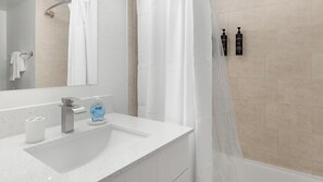 Bathroom - Landing | Beautiful 1BD, Pool, Gym (Tampa)