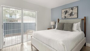 1 bedroom, desk, iron/ironing board, WiFi - Landing | Beautiful 1BD, Pool, Gym (Tampa)