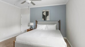 2 habitaciones, escritorio, tabla de planchar con plancha y wifi 