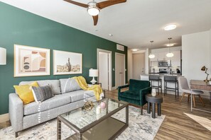 Smart TV - Landing | Beautiful 1BD, Clubhouse (League City)