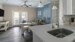 Interior - Landing | Stylish 1BD, Clubhouse (League City)