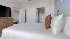 1 bedroom, desk, iron/ironing board, WiFi - Landing | Amazing 1BD in The Forum (Fort Myers)