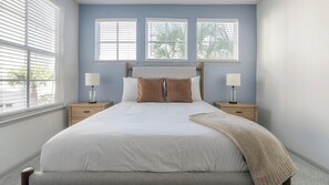 2 bedrooms, desk, iron/ironing board, WiFi - Landing | Chic 2BD in The Forum (Fort Myers)