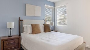 2 bedrooms, desk, iron/ironing board, WiFi - Landing | Spectacular 2BD, Gym, Pool (Glendale)