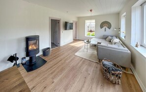 Smart TV y chimenea 