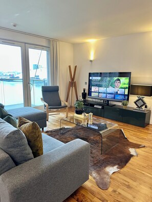 Smart TV - Luxury apartment in Canary Wharf (London)