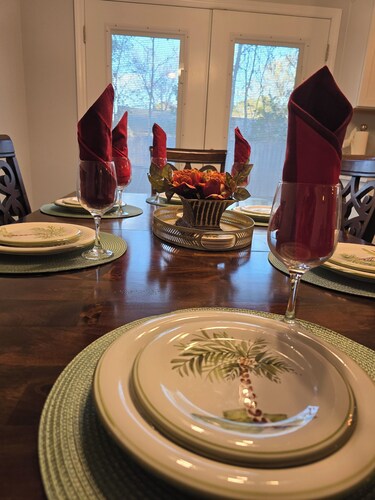 Quiet 3‑bedroom Goose Creek home at cul‑de‑sac’s end next door to a park