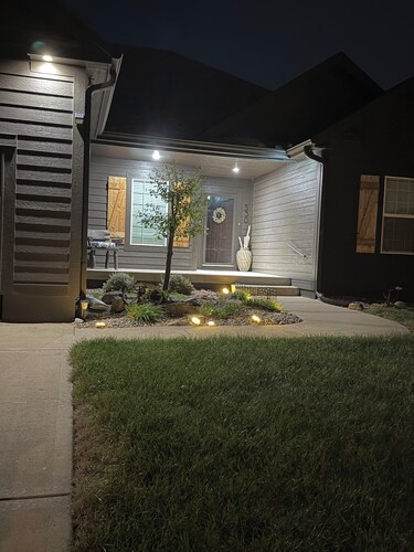 Spacious 3 bedroom 3 bathroom ranch with 0.8 miles from beautiful Lake Olathe