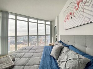 Deluxe Suite, Lake View - Bay Park Suites (Toronto)