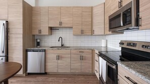 Kühlschrank, Esstisch