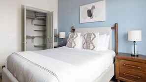1 bedroom, desk, iron/ironing board, WiFi - Landing | Stunning 1BD, Gym (Houston)