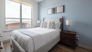 1 bedroom, desk, iron/ironing board, WiFi - Landing | Chic 1BD, Gym (Houston)