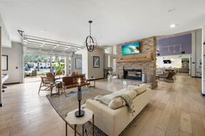 Smart TV - Landing | Modern 1BD in The Forum (Fort Myers)