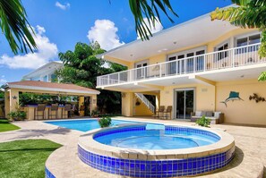 Pool - Luxury Water Front Home, Private Pool, Spa, Tiki Bar, 37' Foot Dock with Kayaks (Key Largo)