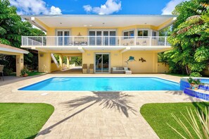 Pool - Luxury Water Front Home, Private Pool, Spa, Tiki Bar, 37' Foot Dock with Kayaks (Key Largo)