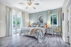 3 bedrooms, WiFi, bed sheets - Luxury Water Front Home, Private Pool, Spa, Tiki Bar, 37' Foot Dock with Kayaks (Key Largo)