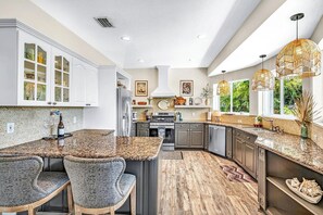 Private kitchen - Luxury Water Front Home, Private Pool, Spa, Tiki Bar, 37' Foot Dock with Kayaks (Key Largo)