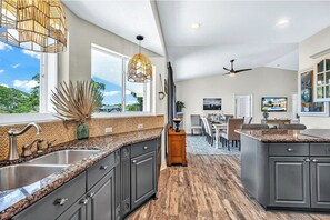 Private kitchen - Luxury Water Front Home, Private Pool, Spa, Tiki Bar, 37' Foot Dock with Kayaks (Key Largo)