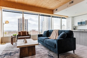 Smart TV - Landing | Incredible 3BD, Pool, Game Room (Milwaukee)