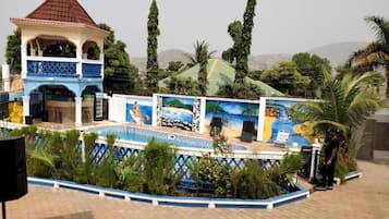 クラシック シングルルーム バルコニー マウンテンビュー | プール