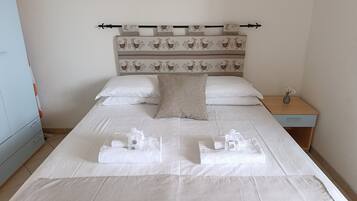 3 chambres, fer et planche Ă repasser, Wi-Fi gratuit, draps fournis