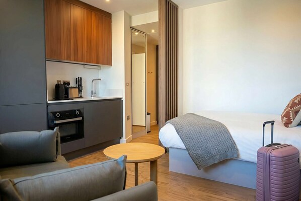 1 Schlafzimmer, Schreibtisch, WLAN, Bettwäsche