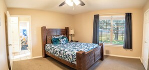 5 bedrooms, desk, iron/ironing board, travel cot