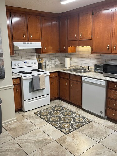 Adorable 2-bedroom apartment       with all the amenities in charming Albany,Ga.