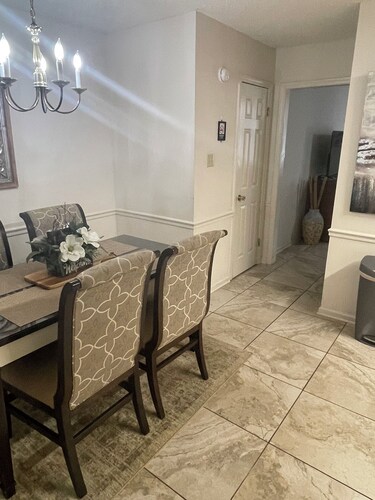 Adorable 2-bedroom apartment       with all the amenities in charming Albany,Ga.