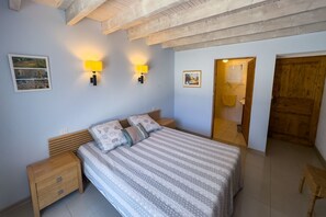 5 habitaciones, tabla de planchar con plancha, internet y ropa de cama 