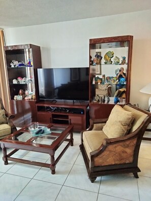 Interior - Ocean view  1-bedroom apartment in Hallandale Beach perfect for your getaway. (Hollywood)