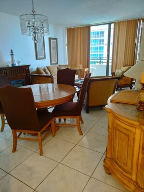 Dining - Ocean view  1-bedroom apartment in Hallandale Beach perfect for your getaway. (Hollywood)
