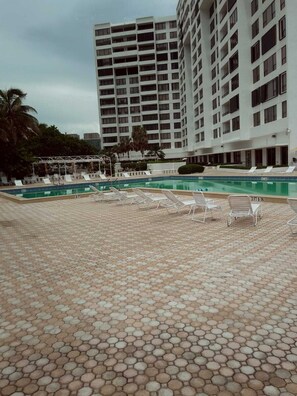 Pool - Ocean view  1-bedroom apartment in Hallandale Beach perfect for your getaway. (Hollywood)