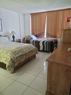 1 bedroom, iron/ironing board, Internet, bed sheets - Ocean view  1-bedroom apartment in Hallandale Beach perfect for your getaway. (Hollywood)