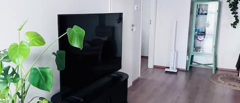 Apartment, 2 Bedrooms, Accessible | Living room